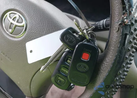 2005 Toyota Camry Le z USA, uszkodzony, nr VIN 4T1BE32K85U027422